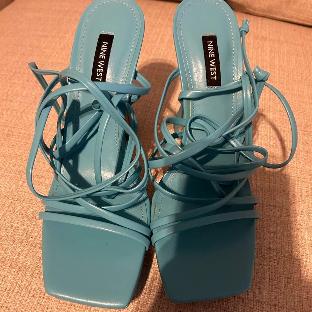 BEAUTIFUL NINE WEST STRAPPY PLATFORM SANDALS SIZE 9